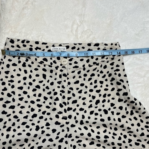 Moon River Short - Picture 9 of 10